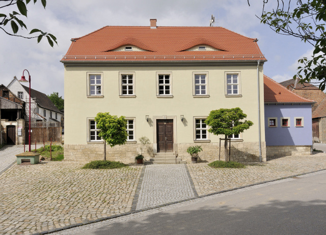 Instandsetzung Mehrfamilienhaus und Umnutzung Saalgebäude